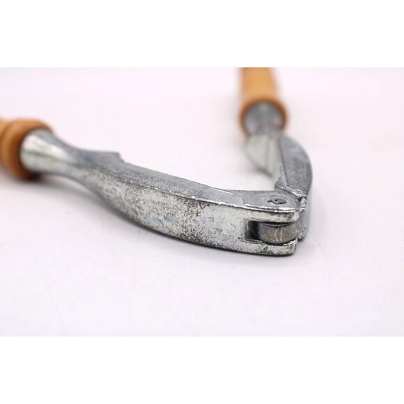 Vintage Wooden Handle Nutcracker Walnuts Hard Shelled Seafood Durable Well Made - Picture 5 of 6